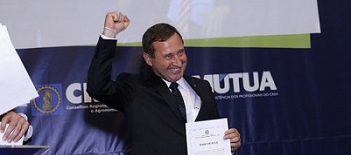 Joel-Kruger-toma-posse-no-Encontro-de-Lideres.jpg